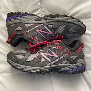 🎈SOLD🎈EUC NEW BALANCE 573 TRAIL SHOE